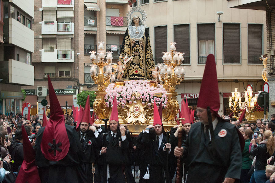 Tras la suspensión de la procesión los fieles pudieron asistir a un encuentro de los pasos realizado en la Plaza de San Antolín