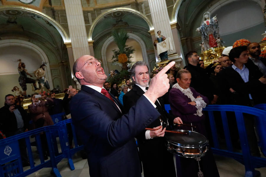 La hermana del Rey Felipe VI se acercó a la Iglesia de Nuestro Padre Jesús para contemplar los pasos que no pudieron desfilar este Viernes Santo por las calles de Murcia