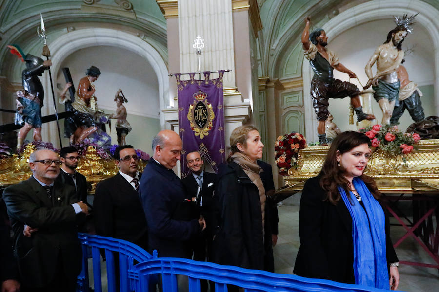 La hermana del Rey Felipe VI se acercó a la Iglesia de Nuestro Padre Jesús para contemplar los pasos que no pudieron desfilar este Viernes Santo por las calles de Murcia