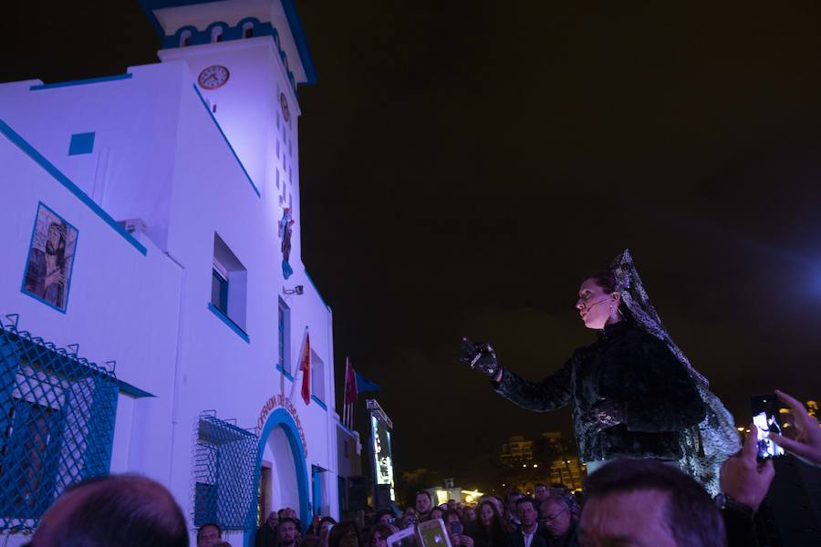 La procesión marraja, adelantada dos horas, sale entre plásticos y es vivida por miles de procesionistas durante la madrugada
