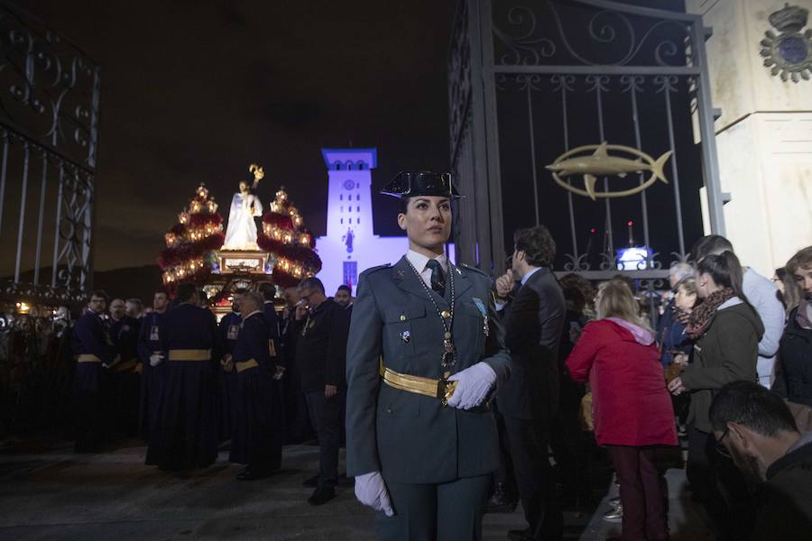 La procesión marraja, adelantada dos horas, sale entre plásticos y es vivida por miles de procesionistas durante la madrugada