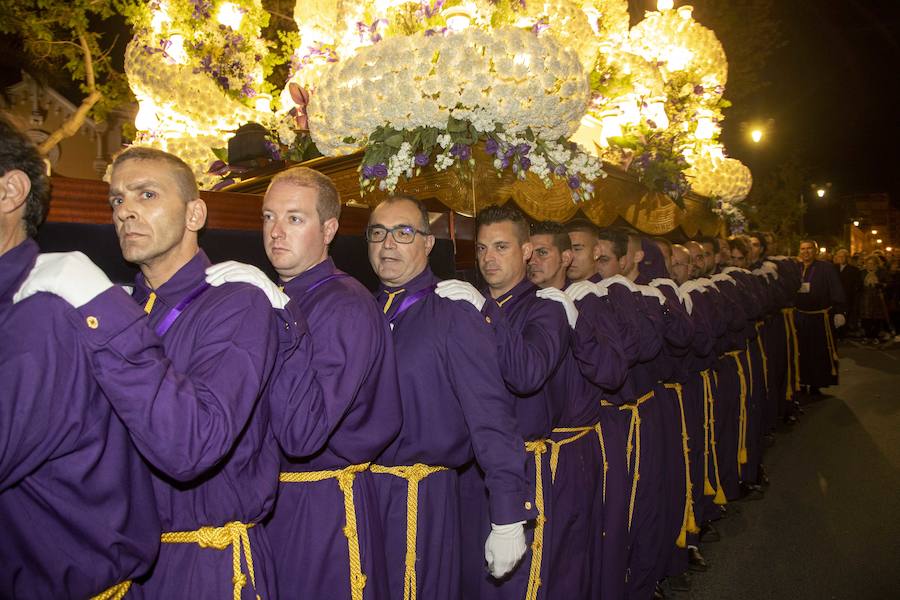 La procesión marraja, adelantada dos horas, sale entre plásticos y es vivida por miles de procesionistas durante la madrugada
