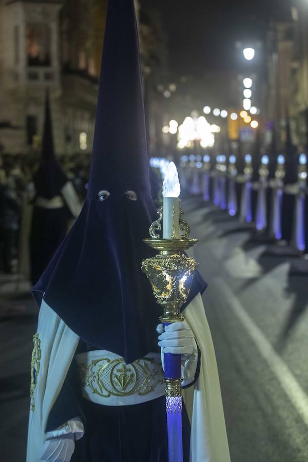 La procesión marraja, adelantada dos horas, sale entre plásticos y es vivida por miles de procesionistas durante la madrugada
