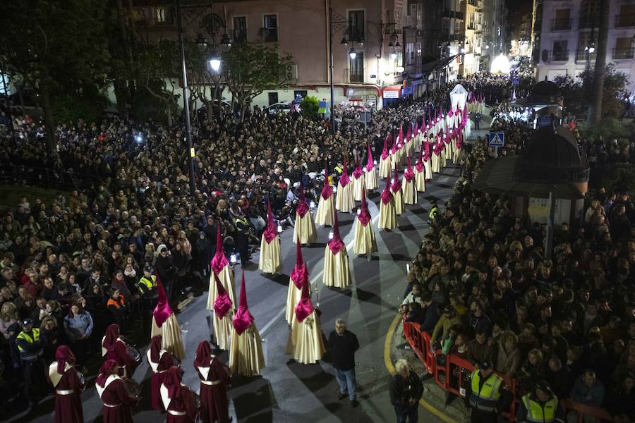 La procesión marraja, adelantada dos horas, sale entre plásticos y es vivida por miles de procesionistas durante la madrugada