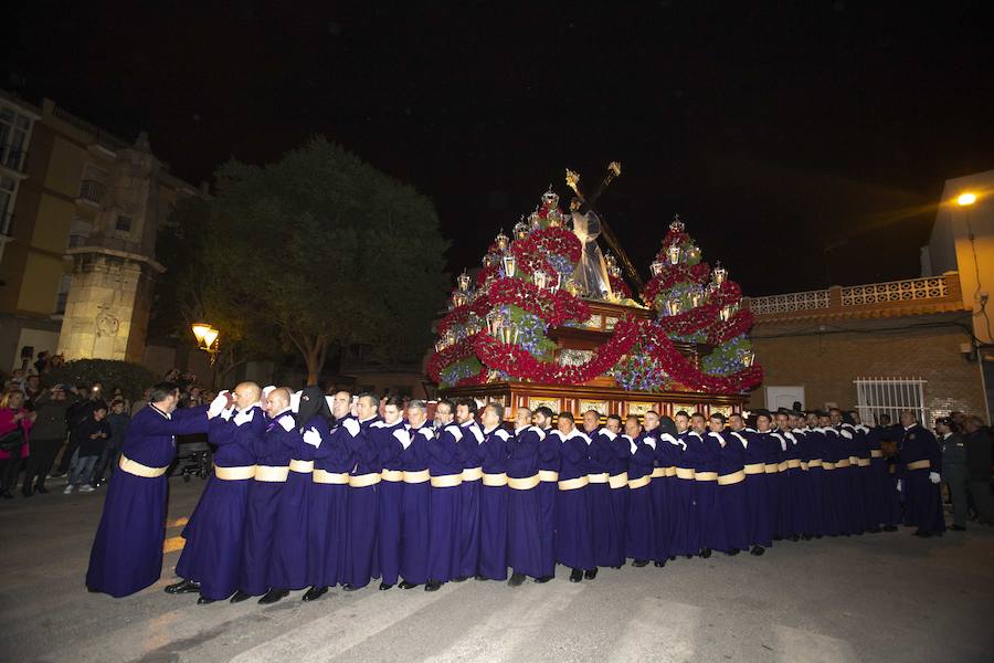 La procesión marraja, adelantada dos horas, sale entre plásticos y es vivida por miles de procesionistas durante la madrugada