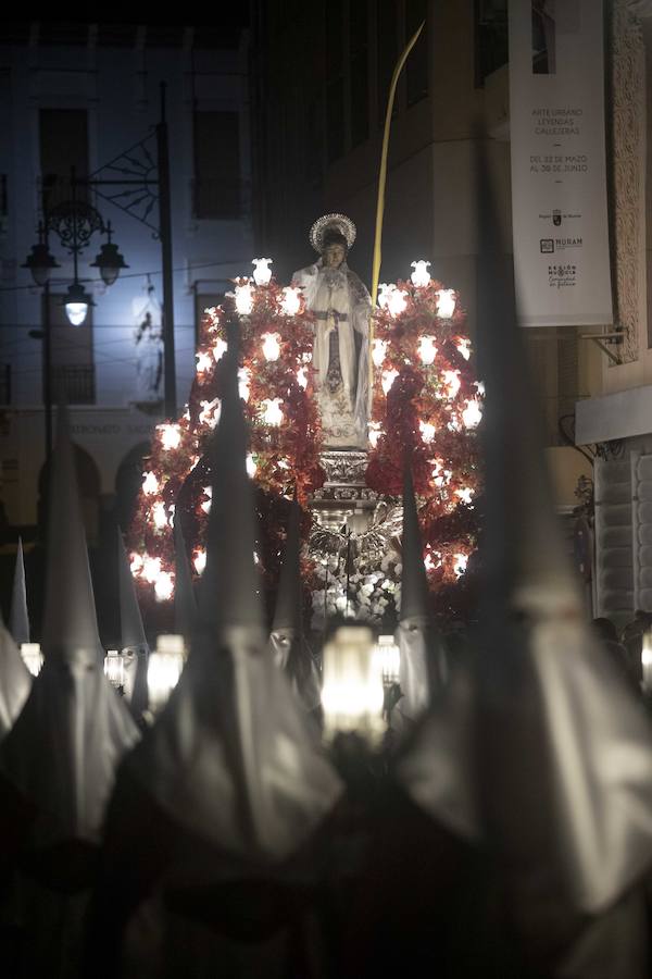 La procesión marraja, adelantada dos horas, sale entre plásticos y es vivida por miles de procesionistas durante la madrugada