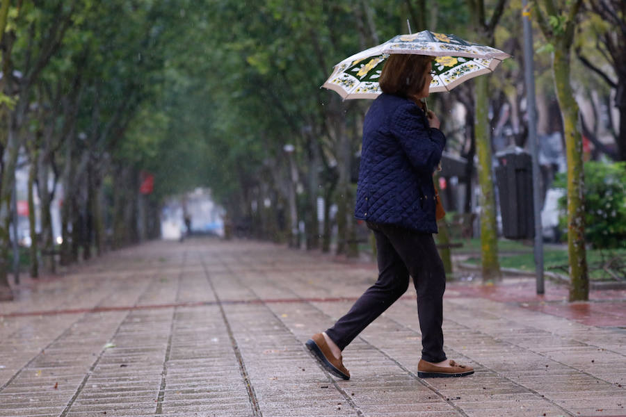 La Aemet mantiene la alerta naranja mientras que los pluviómetros registran precipitaciones de hasta 108 litros por metro cuadrado en las últimas 24 horas