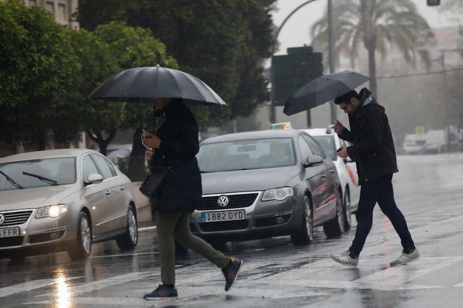 La Aemet mantiene la alerta naranja mientras que los pluviómetros registran precipitaciones de hasta 108 litros por metro cuadrado en las últimas 24 horas
