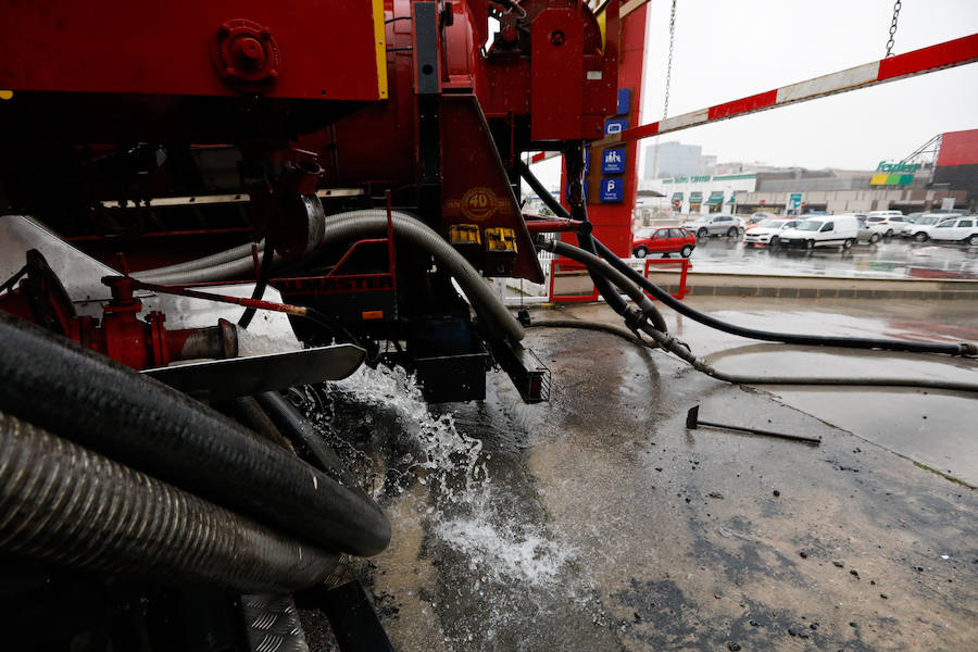 La Aemet mantiene la alerta naranja mientras que los pluviómetros registran precipitaciones de hasta 108 litros por metro cuadrado en las últimas 24 horas