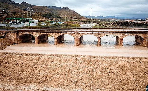 Vídeo con un dron de la rambla de Las Moreras en Mazarrón.