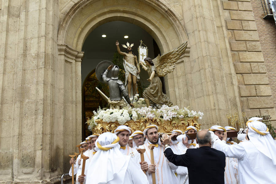 La procesión que pone fin a la Semana Santa murciana ha podido vencer a la previsión de lluvias, aunque ha tenido que retirarse antes de lo previsto