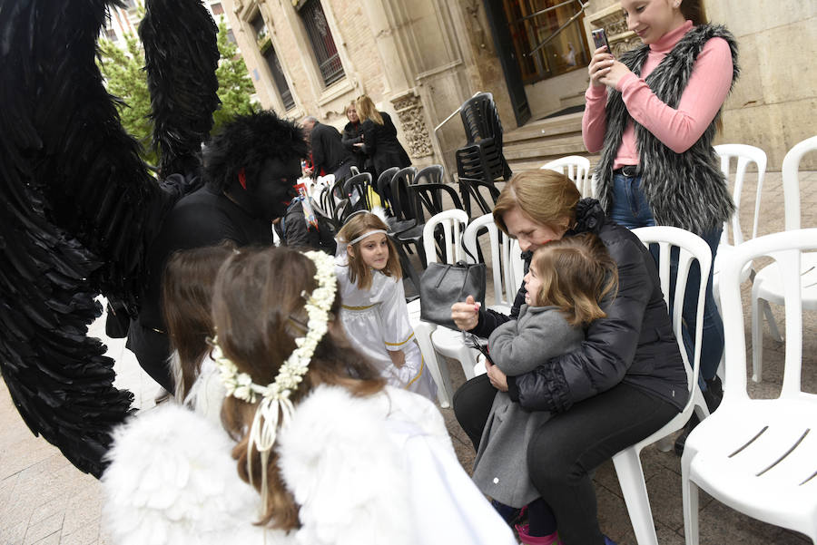 La procesión que pone fin a la Semana Santa murciana ha podido vencer a la previsión de lluvias, aunque ha tenido que retirarse antes de lo previsto