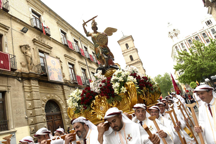 La procesión que pone fin a la Semana Santa murciana ha podido vencer a la previsión de lluvias, aunque ha tenido que retirarse antes de lo previsto