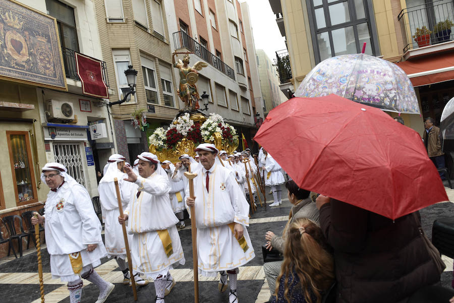 La procesión que pone fin a la Semana Santa murciana ha podido vencer a la previsión de lluvias, aunque ha tenido que retirarse antes de lo previsto