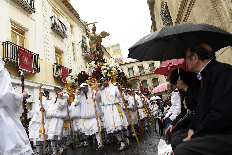 La procesión que pone fin a la Semana Santa murciana ha podido vencer a la previsión de lluvias, aunque ha tenido que retirarse antes de lo previsto