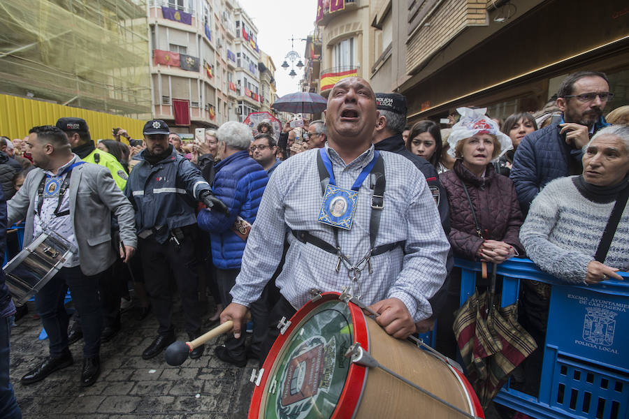 Los fieles pudieron mostrar su fervor en el interior de la iglesia de Santa María de Gracia