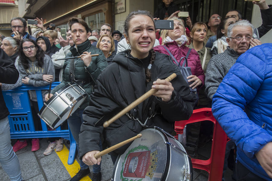 Los fieles pudieron mostrar su fervor en el interior de la iglesia de Santa María de Gracia