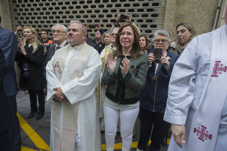 Los fieles pudieron mostrar su fervor en el interior de la iglesia de Santa María de Gracia