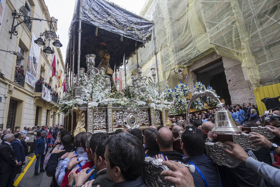 Los fieles pudieron mostrar su fervor en el interior de la iglesia de Santa María de Gracia