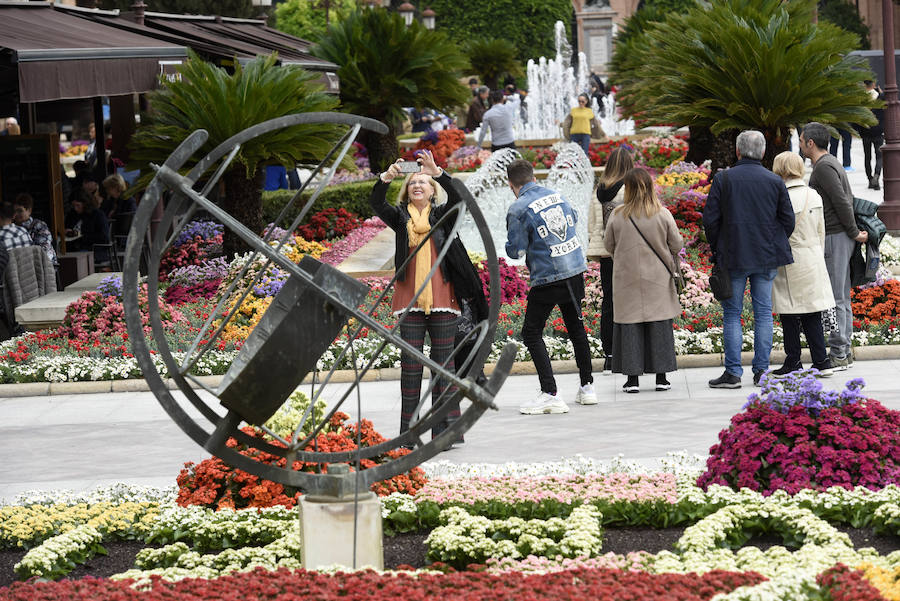En la construcción de estos adornos se emplearon un millón de flores, 300.000 plantas de diversas variedades y 750 kilos de hortalizas