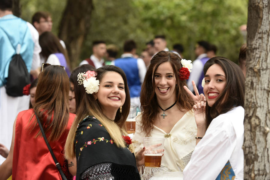 Miles de murcianos disfrutaron del día del Bando de la Huerta en las decenas de barracas huertanas instaladas en la ciudad para las fiestas de primavera