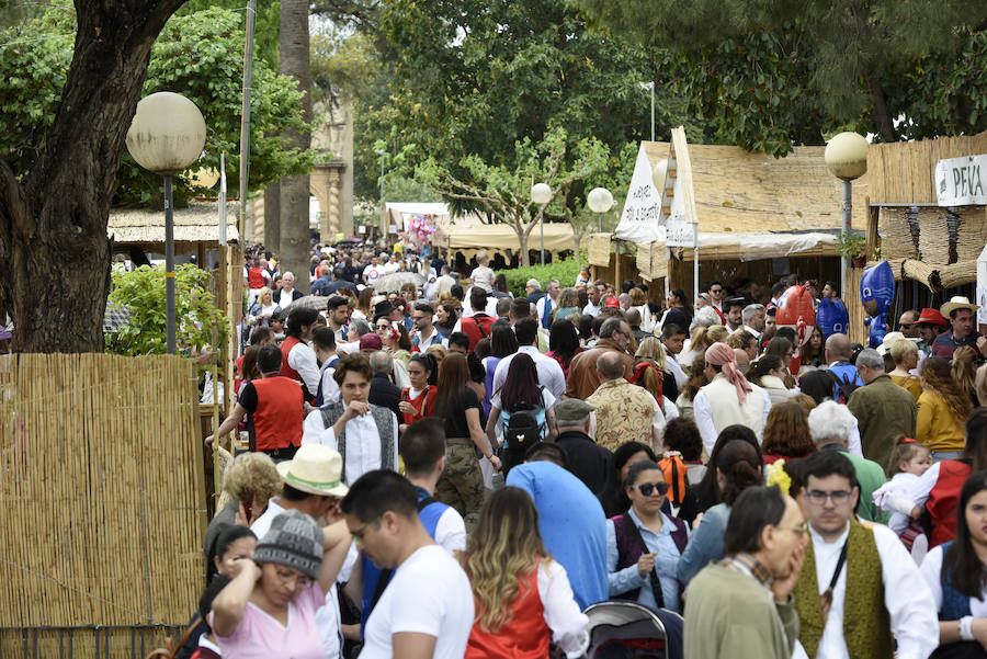 Miles de murcianos disfrutaron del día del Bando de la Huerta en las decenas de barracas huertanas instaladas en la ciudad para las fiestas de primavera