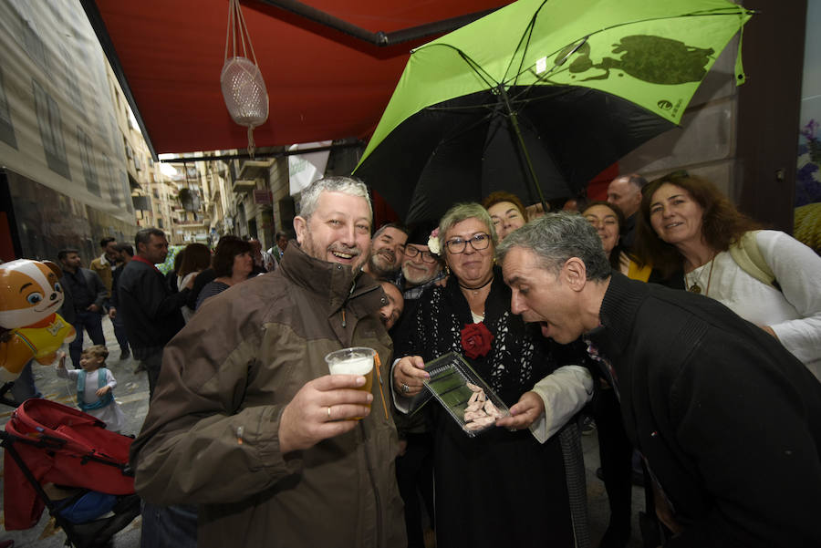 Miles de murcianos disfrutaron del día del Bando de la Huerta en las decenas de barracas huertanas instaladas en la ciudad para las fiestas de primavera