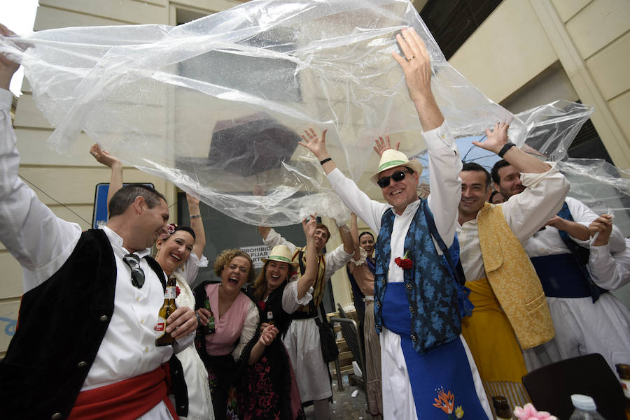 Miles de murcianos disfrutaron del día del Bando de la Huerta en las decenas de barracas huertanas instaladas en la ciudad para las fiestas de primavera