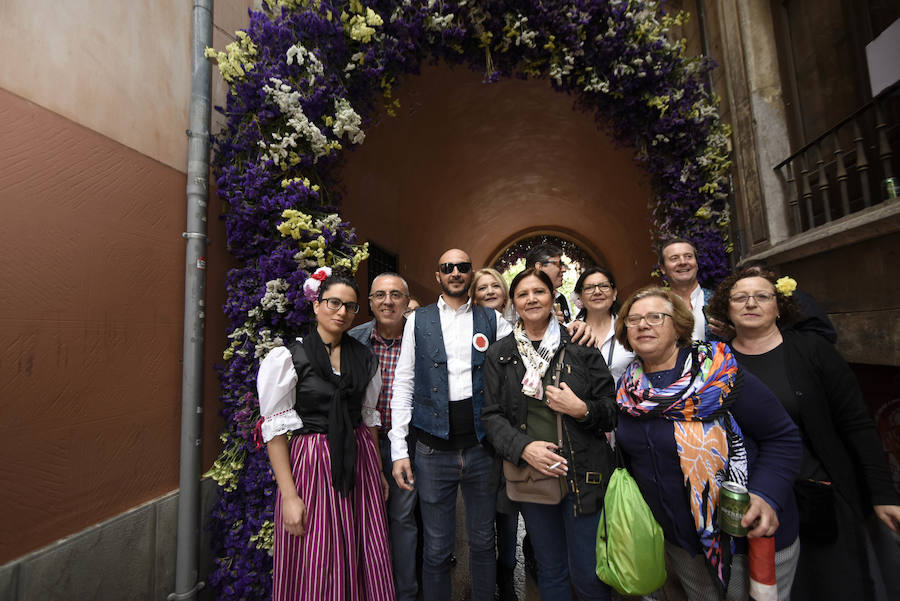 Miles de murcianos disfrutaron del día del Bando de la Huerta en las decenas de barracas huertanas instaladas en la ciudad para las fiestas de primavera