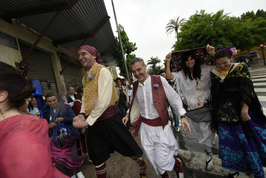 Miles de murcianos disfrutaron del día del Bando de la Huerta en las decenas de barracas huertanas instaladas en la ciudad para las fiestas de primavera