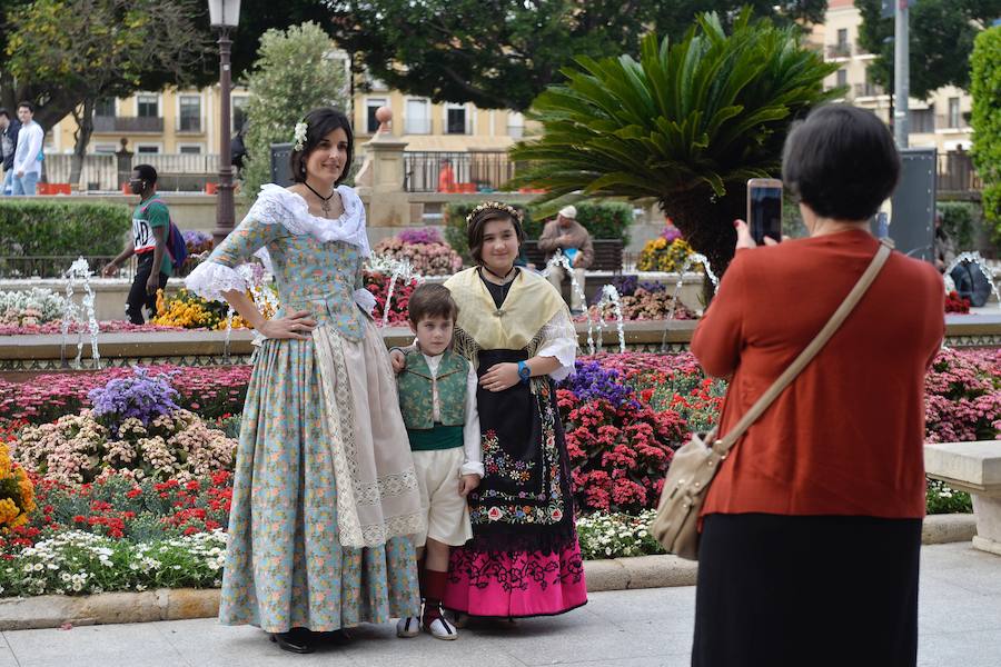 Los trajes regionales inundan el centro de la ciudad, aprovechando la tradicional y tempranera misa huertana