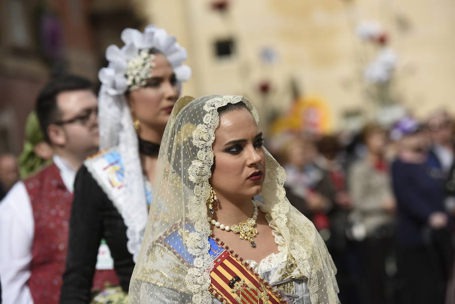 Los huertanos abarrotan la plaza belluga en su tradicional cita matinal con la Patrona de Murcia, que recorrió posteriormente en procesión las principales calles del centro urbano