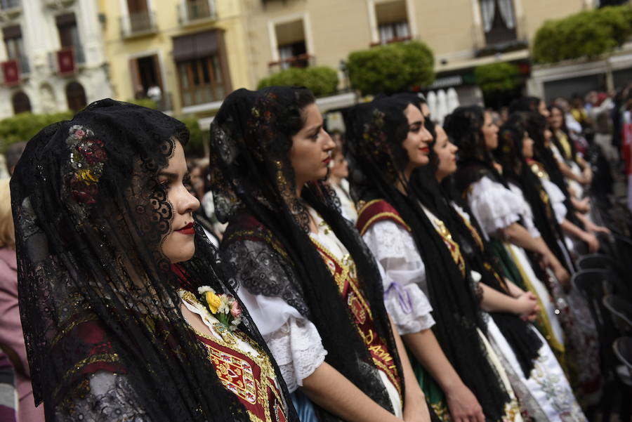 Los huertanos abarrotan la plaza belluga en su tradicional cita matinal con la Patrona de Murcia, que recorrió posteriormente en procesión las principales calles del centro urbano