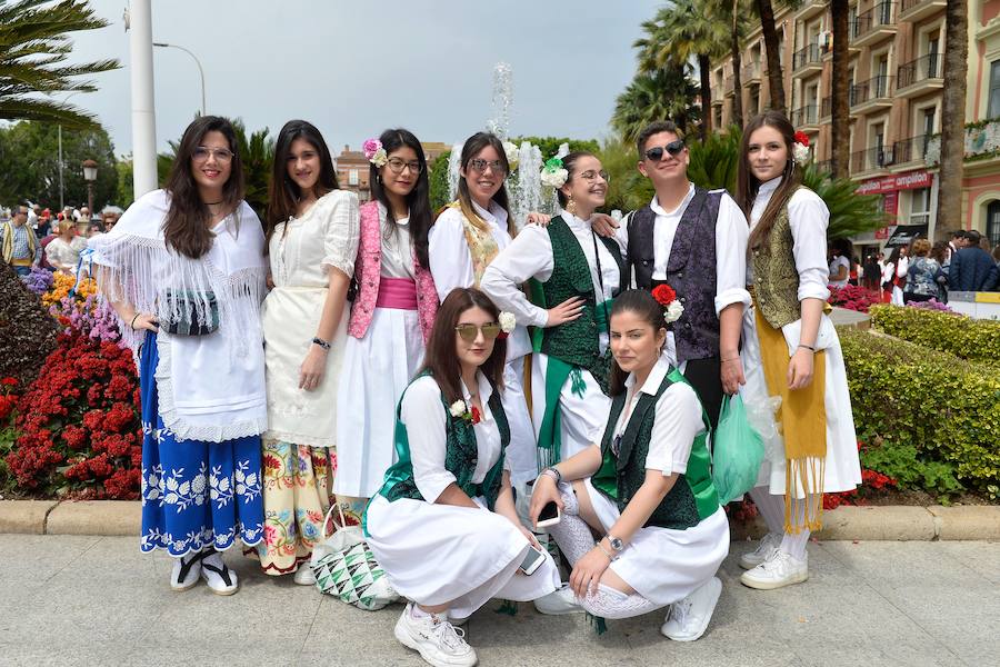 La lluvia no impidió que miles de huertanos tomaran las calles de Murcia en el día grande de las FIestas de Primavera