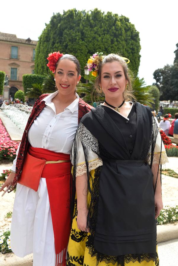 La lluvia no impidió que miles de huertanos tomaran las calles de Murcia en el día grande de las FIestas de Primavera