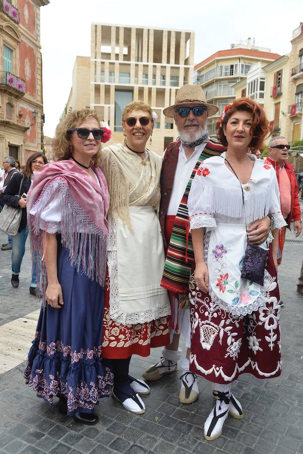 La lluvia no impidió que miles de huertanos tomaran las calles de Murcia en el día grande de las FIestas de Primavera