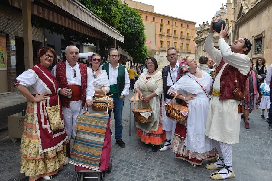 La lluvia no impidió que miles de huertanos tomaran las calles de Murcia en el día grande de las FIestas de Primavera