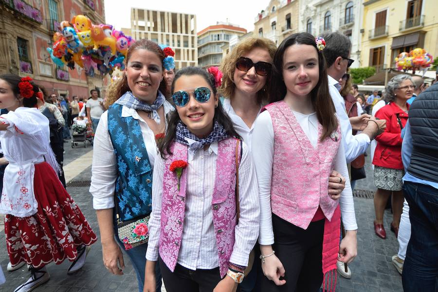 La lluvia no impidió que miles de huertanos tomaran las calles de Murcia en el día grande de las FIestas de Primavera