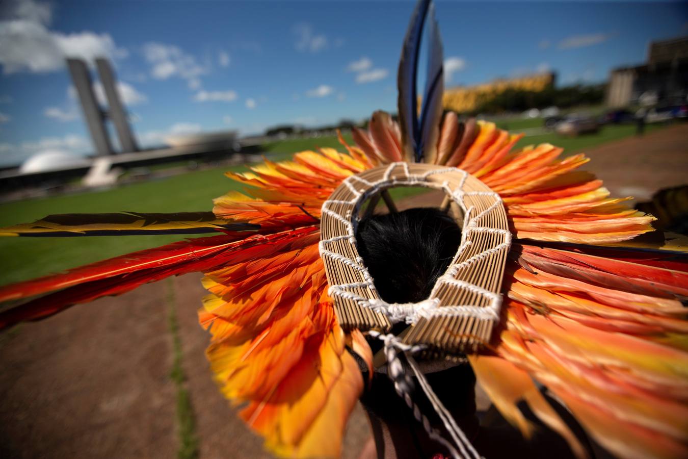 Indios de todo Brasil llegan a Brasilia para participar en la 15ª edición del Campamento Tierra Libre y protestar contra las políticas del presidente brasileño, Jair Bolsonaro. 