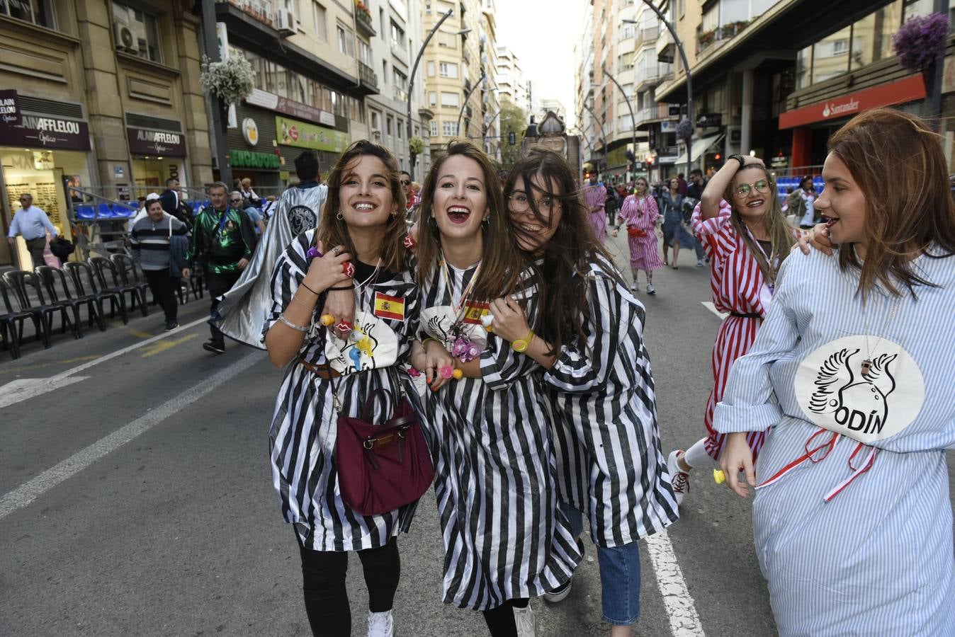 Más de 50 grupos de calle conformaron la cabeza del desfile que dio la bienvenida un año más a la Sardina