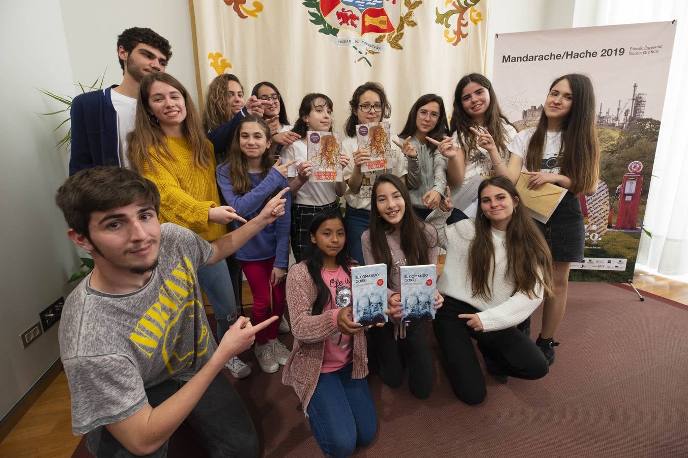 Casi cuatro mil jóvenes de entre 15 y 30 años eligieron a Paco Roca ganador del Premio Mandarache por su novela gráfica 'Los surcos del azar' y cerca de dos mil concedieron el Hache a Fernando Lalana por su obra 'El comando Gorki', en unas votaciones cuyo resultado fue dado a conocer este viernes en el Palacio Consistorial de Cartagena