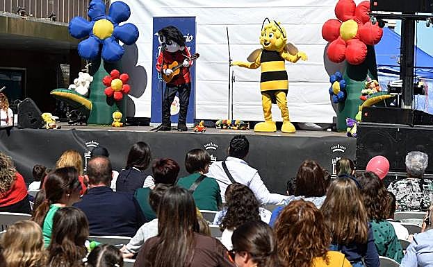 Actuación musical, este viernes, en el Velatorio Infantil de la Sardina. 