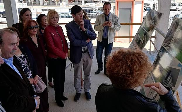 Manuel Villegas y Violante Tomás, este viernes, en las obras de la nueva sede y centro terapéutico de Afamur.