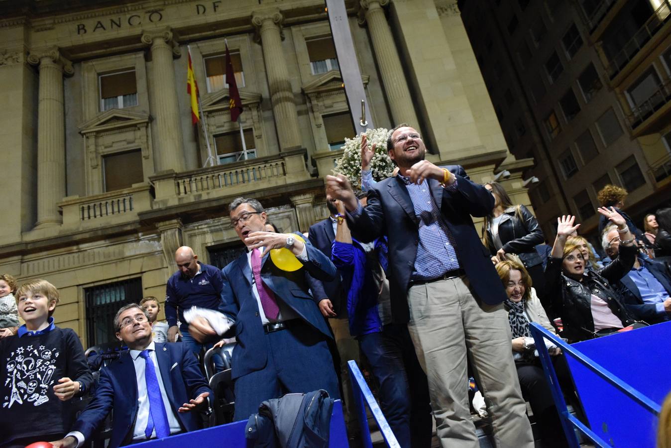 La previa a la lectura del Testamento de la Sardina vino marcada por un desfile en el que participaron una treintena de grupos de teatro de animación y una decena de carrozas que partieron de la avenida Gutiérrez Mellado hasta llegar a La Glorieta