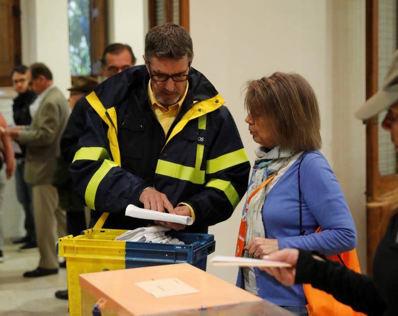 Fotos de la jornada electoral, candidatos y anécdotas en las votaciones de las elecciones generales 28A.