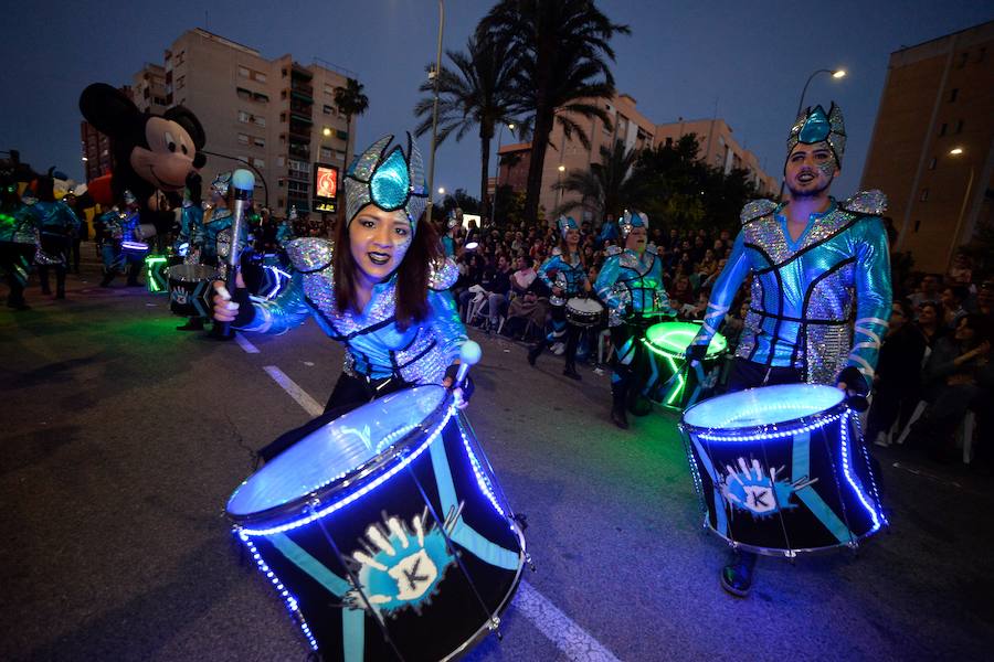 Más de 4.000 personas desfilaron en un cortejo mágico con el reparto de dos millones de juguetes