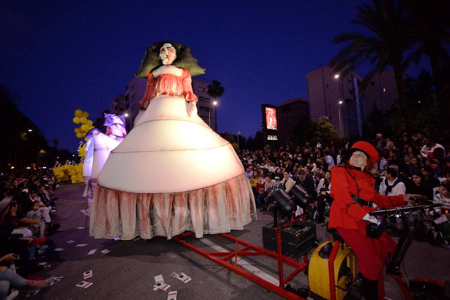 Más de 4.000 personas desfilaron en un cortejo mágico con el reparto de dos millones de juguetes