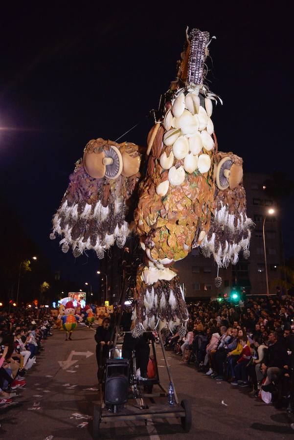 Más de 4.000 personas desfilaron en un cortejo mágico con el reparto de dos millones de juguetes