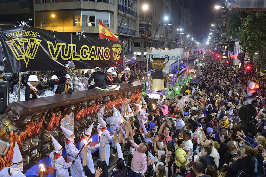Más de 4.000 personas desfilaron en un cortejo mágico con el reparto de dos millones de juguetes