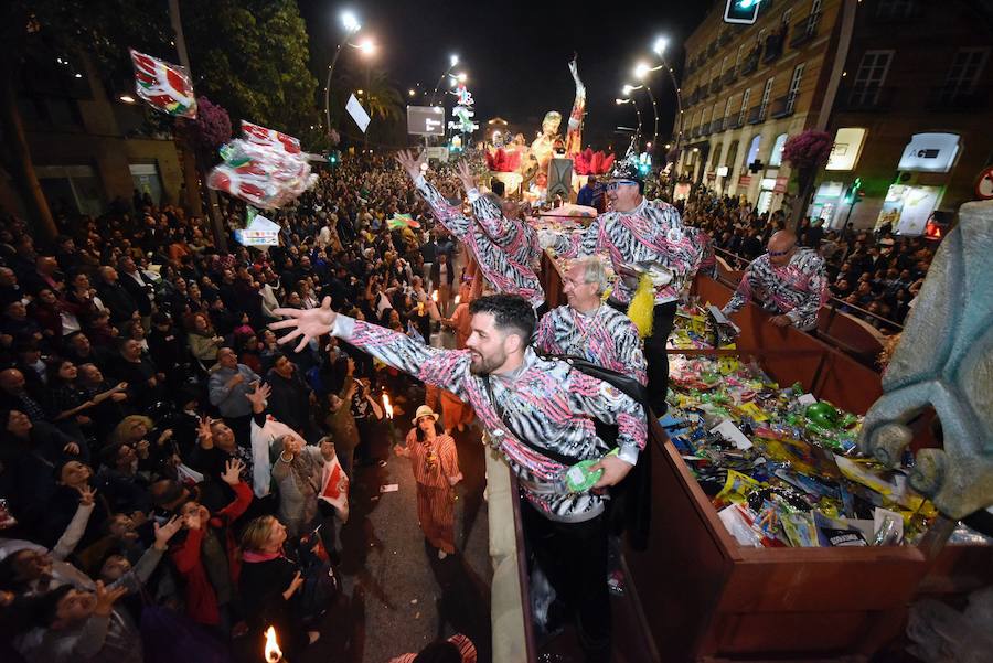 Más de 4.000 personas desfilaron en un cortejo mágico con el reparto de dos millones de juguetes